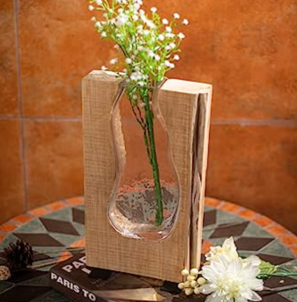 Vas bunga dari bahan kayu dengan kesan rustic